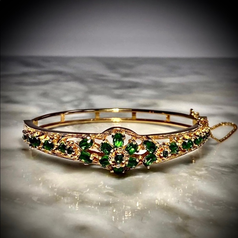 💚Vintage Estate Solid 18k Yellow Gold Genuine Emerald hinged bangle bracelet 💚 - Picture 6 of 10